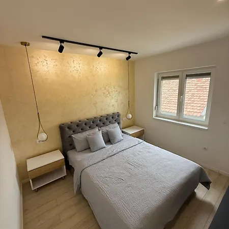 Cvetkovic 아파트 *