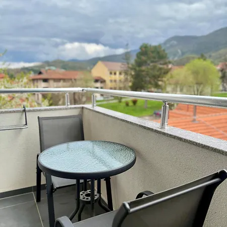 Cvetkovic 아파트 *